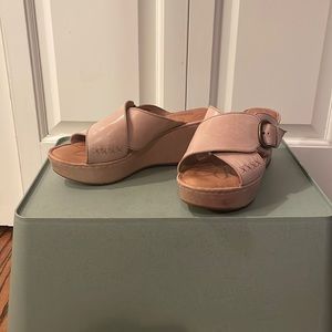 Born wedge sandal